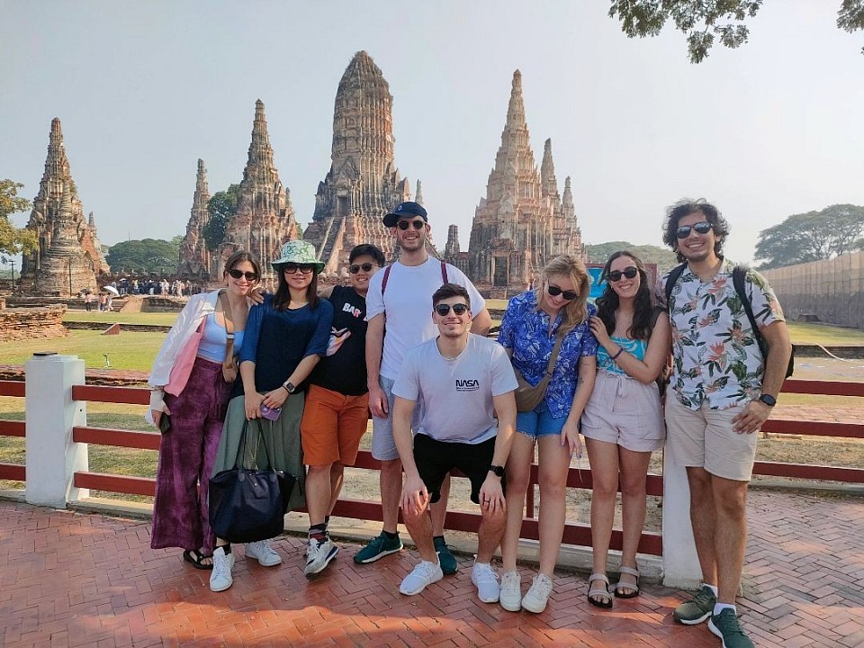 เช่ารถตู้ไปไหว้พระอยุธยา